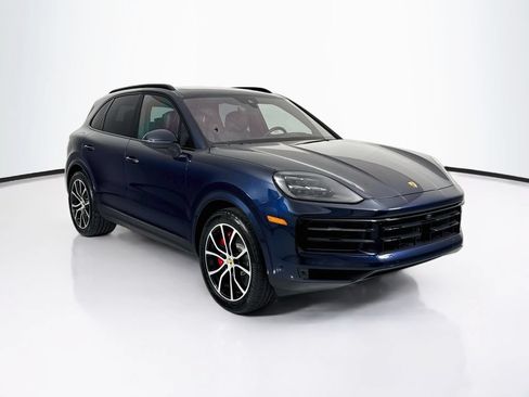 Used 2024 Porsche Cayenne S AWD/4WD image 3