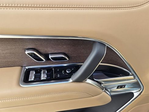 New 2026 Land Rover Range Rover SE image 12