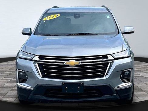 Used 2023 Chevrolet Traverse LT FWD image 3