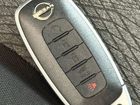 Used 2025 Nissan Rogue SV FWD image 27