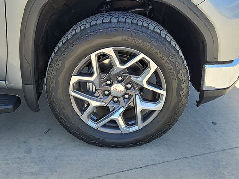 Certified 2024 GMC Sierra 1500 SLT image 33