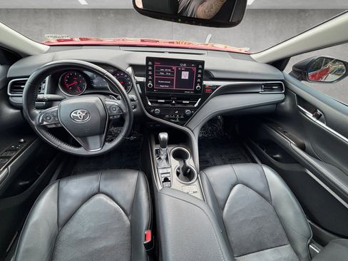 Used 2022 Toyota Camry XSE image 3
