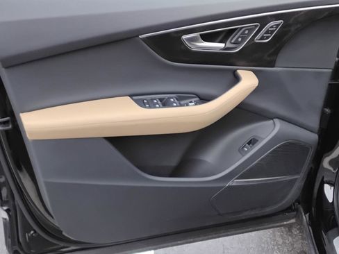 Certified 2025 Audi Q7 Premium Plus image 16