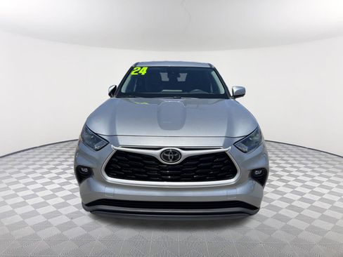 Certified 2024 Toyota Highlander LE image 2