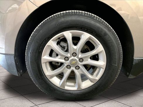 Used 2019 Chevrolet Equinox LT w/ Sun & Navigation Package image 8