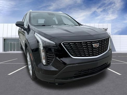 Certified 2023 Cadillac XT4 Luxury w/ Cold Weather Package image 1