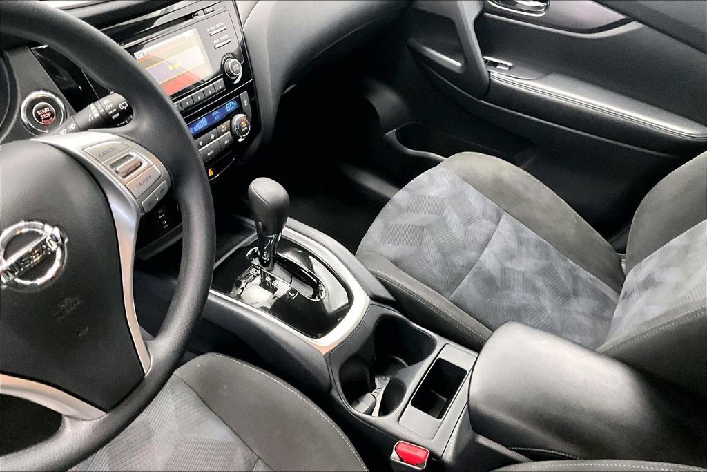 Used 2015 Nissan Rogue SV AWD/4WD image 14