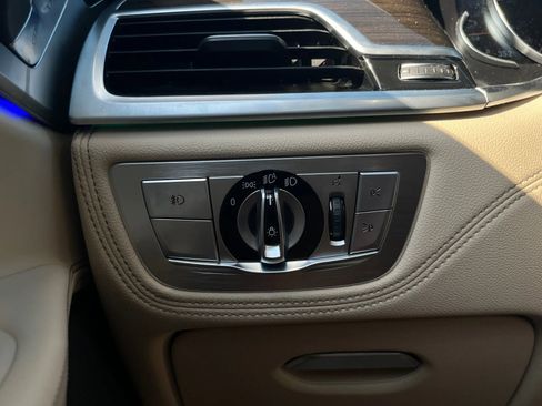 Used 2017 BMW 740i xDrive image 21