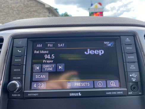Used 2013 Jeep Grand Cherokee Laredo AWD/4WD image 27