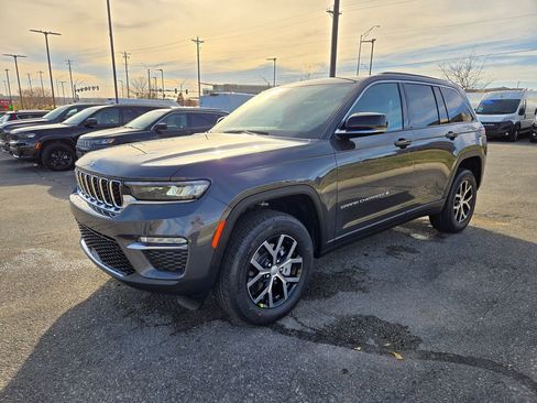 New 2025 Jeep Grand Cherokee Limited image 8