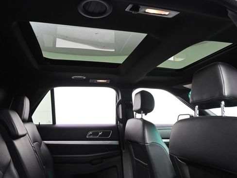 Used 2016 Ford Explorer XLT w/ Equipment Group 202A AWD/4WD image 16