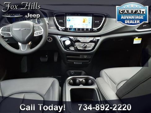 New 2026 Chrysler Pacifica Select image 13