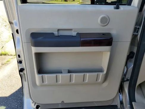 Used 2010 Ford F250 Lariat image 12