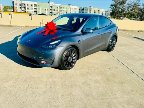 Used 2023 Tesla Model Y Performance AWD/4WD image 2