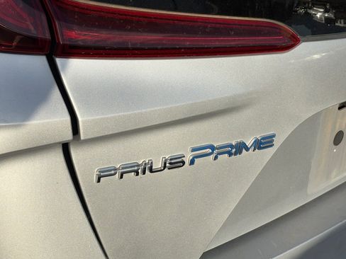 Used 2021 Toyota Prius Prime XLE w/ Carpet Mat Package (TMS) image 10