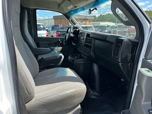 Used 2017 Chevrolet Express 2500 image 32