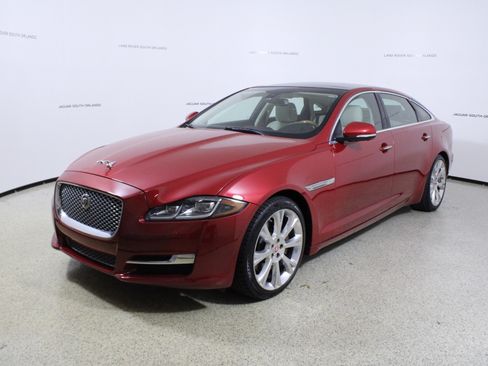 Used 2017 Jaguar XJ L Portfolio RWD image 4