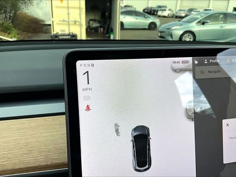 Used 2020 Tesla Model Y Long Range image 25