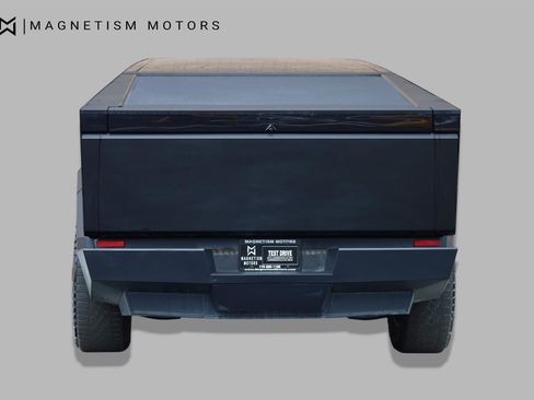 Used 2024 Tesla Cybertruck AWD Crew Cab image 8
