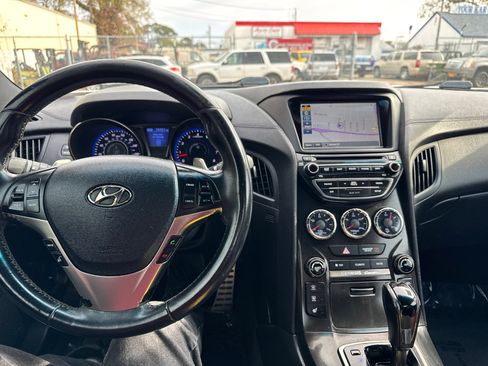 Used 2016 Hyundai Genesis Coupe 3.8 image 19