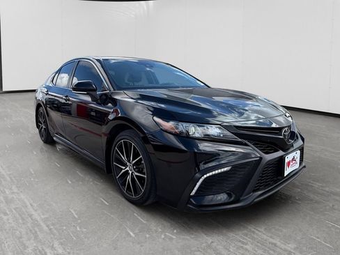 Used 2024 Toyota Camry SE FWD image 7