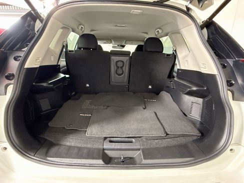 Used 2020 Nissan Rogue SV FWD image 35