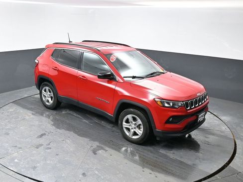 Used 2024 Jeep Compass Latitude image 41