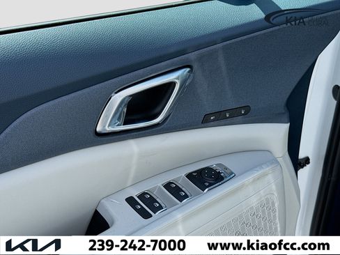 New 2026 Kia Carnival EX image 24