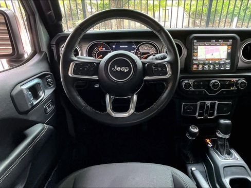 Used 2022 Jeep Wrangler Unlimited Sahara w/ Cold Weather Group AWD/4WD image 5