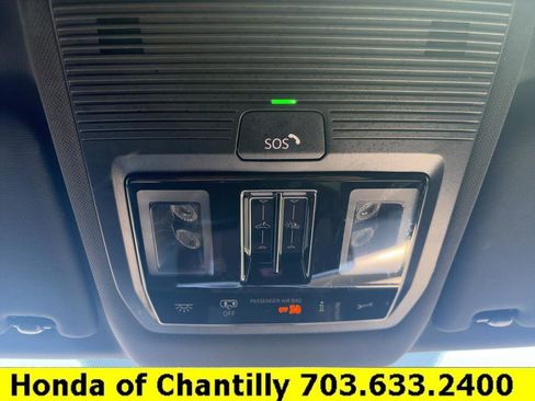Used 2024 Volkswagen Atlas Cross Sport SE AWD/4WD image 18