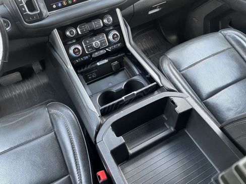 Used 2021 GMC Yukon XL Denali w/ Denali Premium Package AWD/4WD image 28