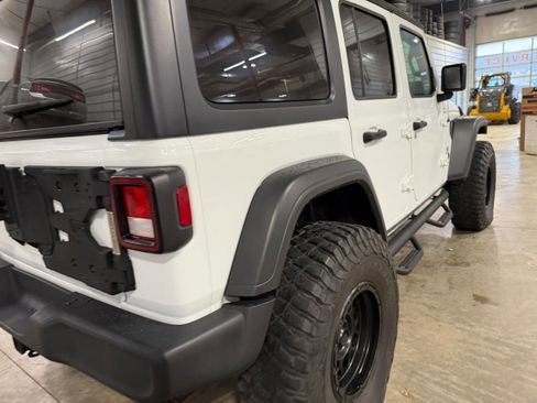 Used 2022 Jeep Wrangler Unlimited Sport image 33