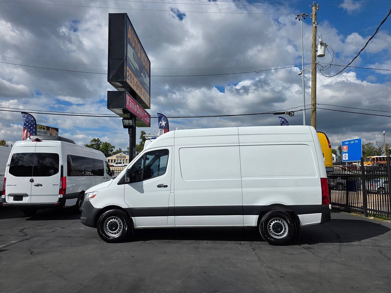 Used 2021 Mercedes-Benz Sprinter 2500 w/ Driver Convenience Package image 4