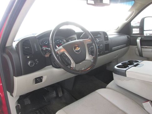 Used 2011 Chevrolet Silverado 2500 LT w/ Interior Plus Package AWD/4WD image 18