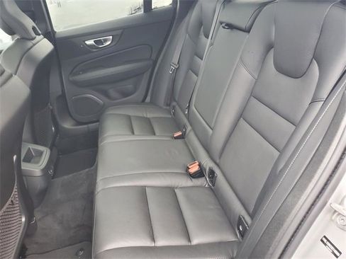 Used 2025 Volvo V60 B5 Cross Country Plus image 33