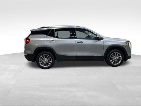 Used 2024 GMC Terrain SLT image 12