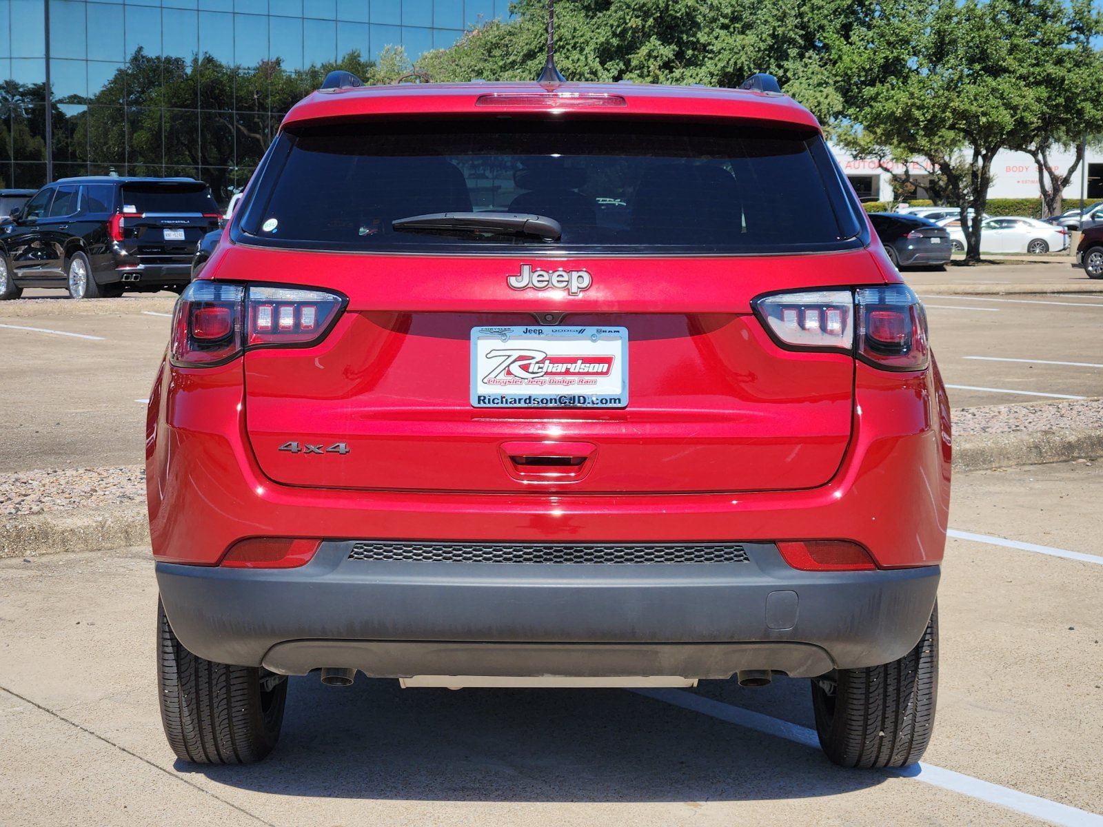 Used 2025 Jeep Compass Latitude w/ Altitude Special Edition AWD/4WD image 5