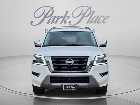 Used 2022 Nissan Armada Platinum w/ Captain's Chairs Package RWD image 5