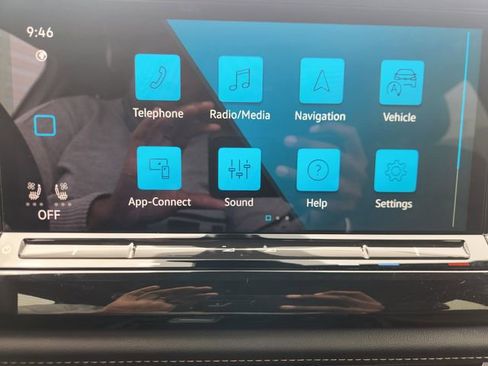 Used 2025 Volkswagen Atlas Cross Sport SE FWD image 16