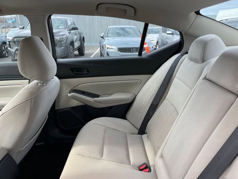 Used 2025 Nissan Altima 2.5 SV image 39