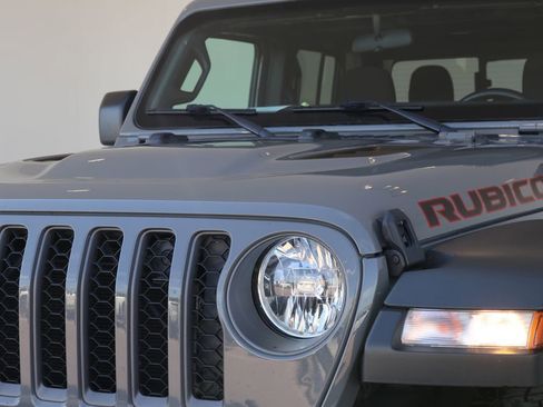 Used 2021 Jeep Gladiator Rubicon w/ Trailer Tow Package AWD/4WD image 11