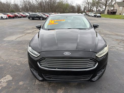 Used 2016 Ford Fusion SE image 3