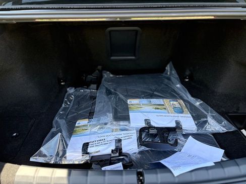 Used 2025 BMW 760i xDrive w/ Luxury Rear Seating Package image 28