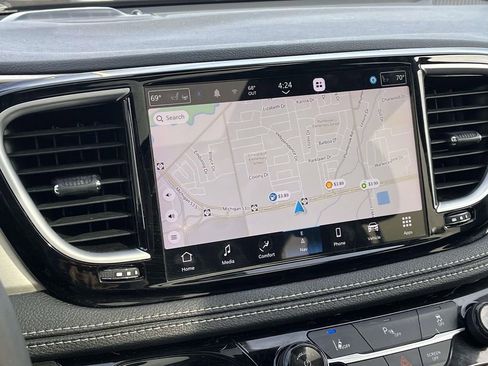 Used 2023 Chrysler Pacifica Limited w/ Uconnect Theater Family Group image 25