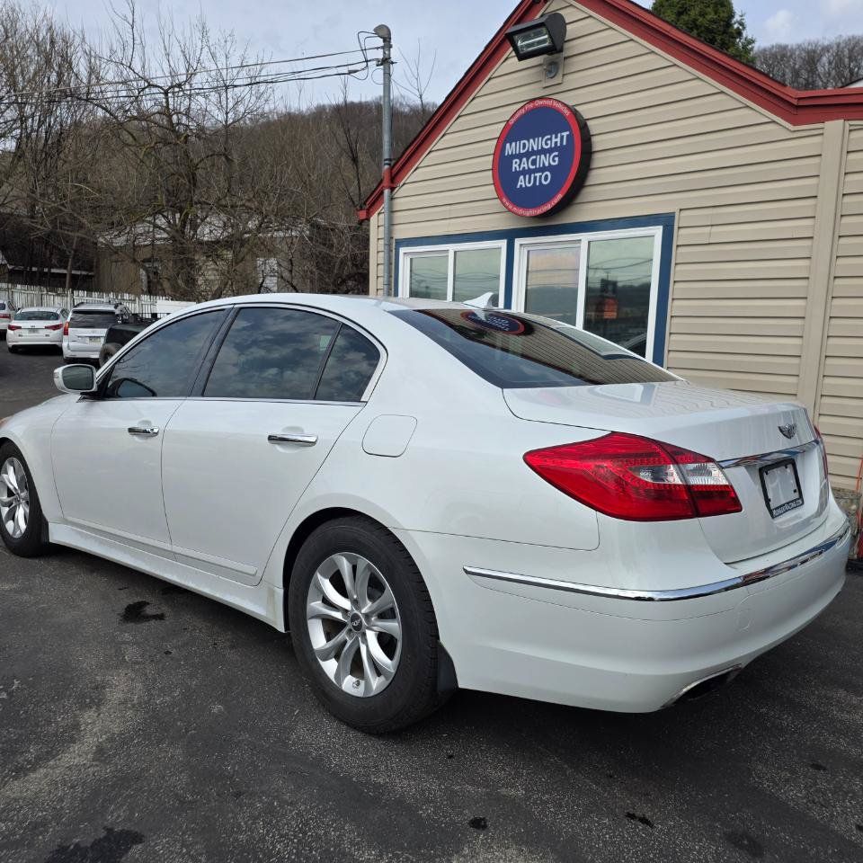 Used 2013 Hyundai Genesis 3.8 RWD image 10