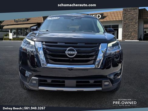 Used 2023 Nissan Pathfinder Platinum w/ Cargo Package AWD/4WD image 2
