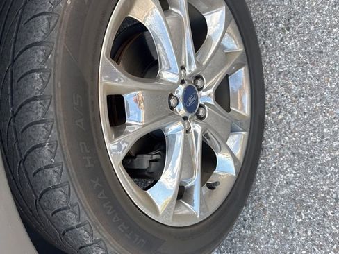 Used 2016 Ford Escape SE w/ Equipment Group 201A FWD image 8