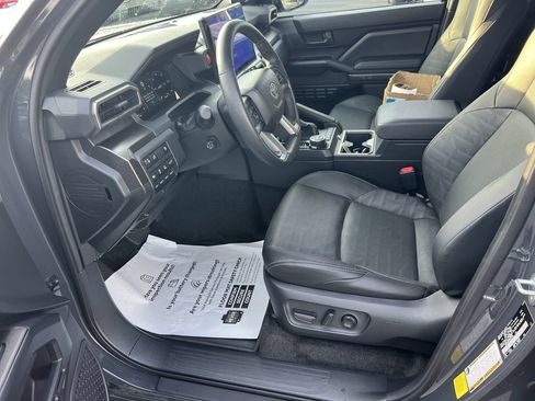 Used 2025 Toyota 4Runner TRD Off-Road Premium AWD/4WD image 16