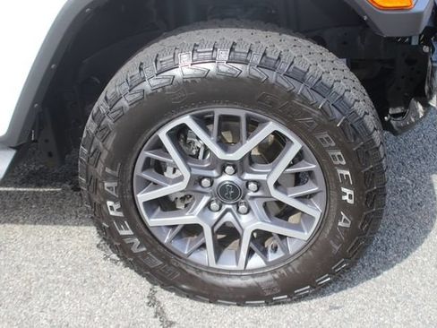 Used 2024 Jeep Wrangler Unlimited Sahara w/ Technology Group AWD/4WD image 36