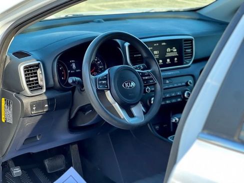 Used 2021 Kia Sportage LX image 9